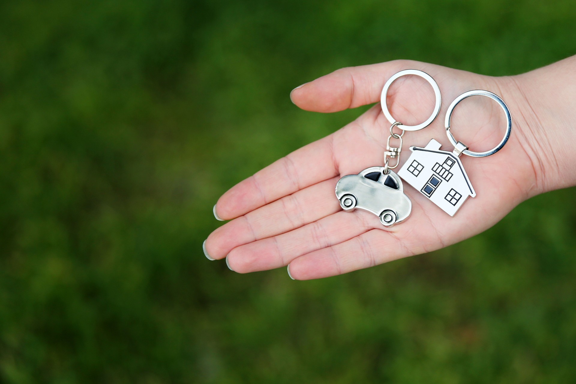 Women holding her car and home keys